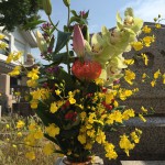 中勝寺で納骨式の立会い。仏花がとてもキレイでした