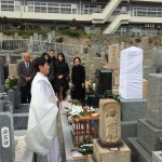 春日野墓地にて神道型の墓石を建立しました。