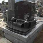 石屋墓園にて洋型墓石を建立しました。