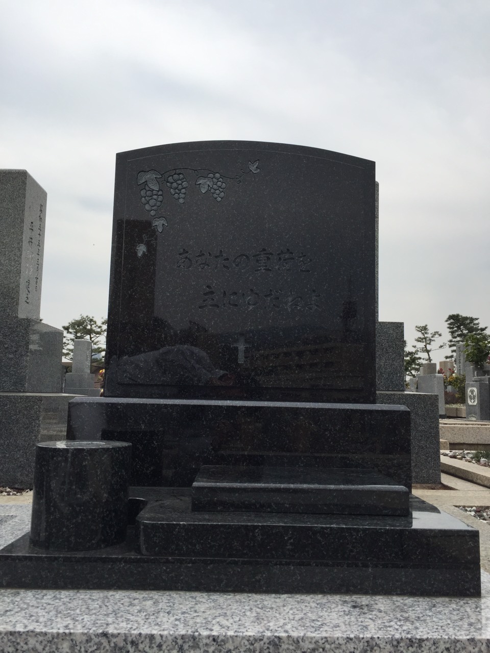 石屋墓園にて新しくキリスト教式のお墓を建立 | 池尻石材店