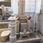 中勝寺墓地にて万成石の灯篭、新設