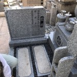 中勝寺墓地にて霊標板を追加工事