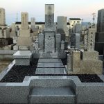 奈良県御所市の共同墓地でお墓のリフォームと建て替え工事を行い、庵治石細目黒口極上の神戸型のお墓が完成しました。