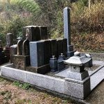高知県の山あいの共同墓地で墓地の改修工事を行いました。墓石の一部は神戸へお引越しです。