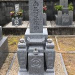 和歌山の寺院墓地に大島石の７寸和型墓石が完成、雑草対策の固まる土と淡路島産の天然の砂を使用しました。