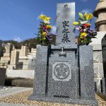 神戸市の春日野墓地に黒龍石の和型墓石が完成、神戸型にアレンジを加えたシンプルで上品な和型墓石です。