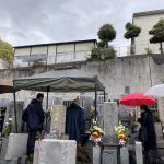 神戸市灘区の徳井墓地で納骨式のお手伝いをいたしました。雨天にはテントを設営してお迎えいたします。