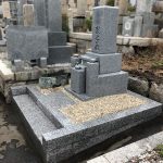 神戸市の春日野墓地でお墓の建替え工事。新たに納骨室を作成して、お参りしやすいお墓になりました。