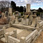 神戸市鵯越墓園にて、樹木の撤去とレジンストーンによるお墓の雑草対策。