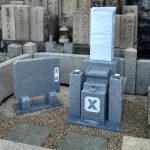神戸市の寺院墓地にて、庵治石の和型墓石の建立と簡易クリーニング。