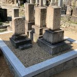 神戸市東灘区の小林墓地にて、延べ石の交換、雑草対策工事を行いました。