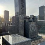 佐賀県産天山石の8寸神戸型和型墓石が完成、神戸市の石屋墓園にて改葬に伴う建立。