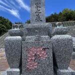 神戸市北区の神戸六甲霊園に、桜の花を彫刻した和型墓石が完成しました。