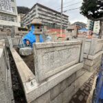 神戸市の春日野墓地にて、墓地の樹木伐採と外柵の修理を行いました。